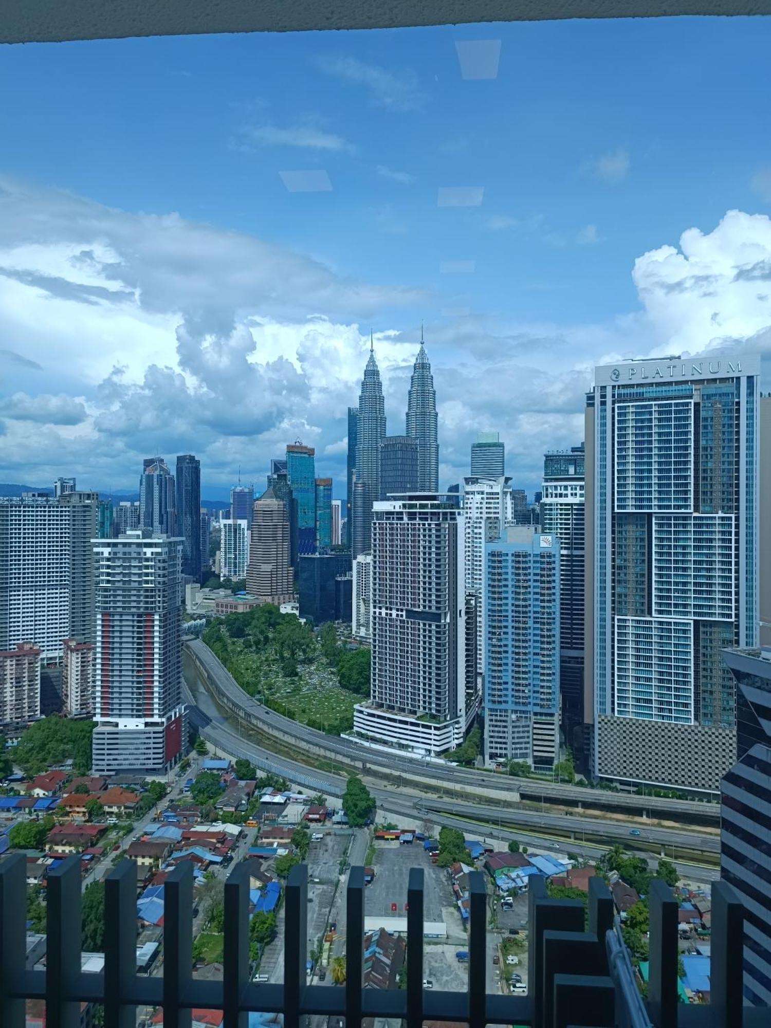 Cl 29A Insta Klcc View & Infinity Pool Apartman Kuala Lumpur Kültér fotó